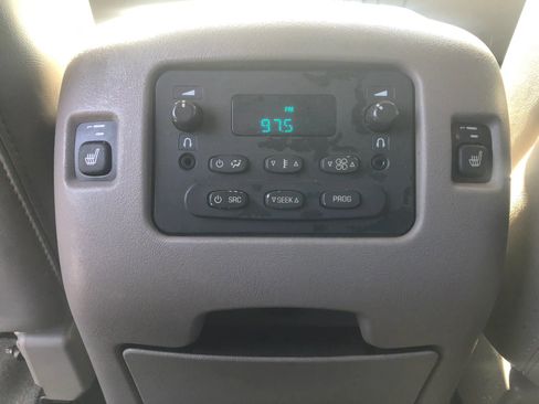 Used 2004 GMC Yukon Denali image 16