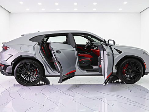 Used 2025 Lamborghini Urus SE AWD/4WD image 13