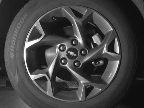 Used 2025 Chevrolet Trax LT FWD image 13