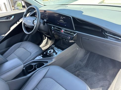 Certified 2023 Kia Niro Wind w/ Wind Preserve Package FWD image 10