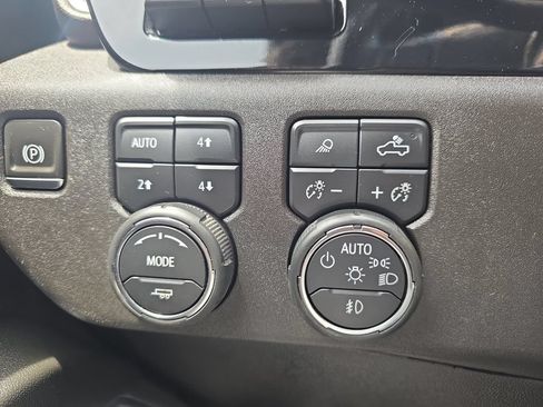 Used 2024 Chevrolet Silverado 3500 High Country w/ Technology Package AWD/4WD image 25