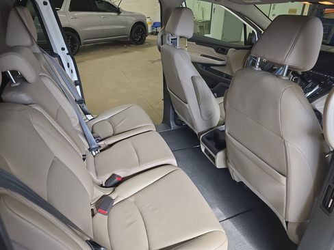 Used 2024 Honda Odyssey EX-L image 11