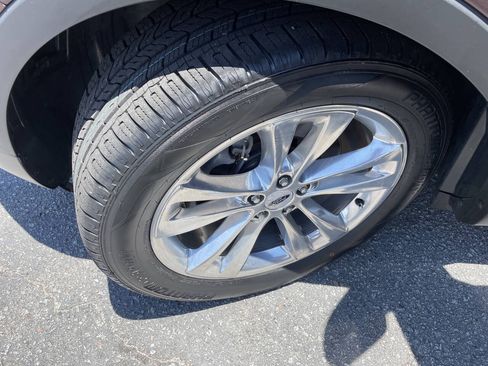 Used 2018 Ford Explorer Limited w/ Ford Safe & Smart Package FWD image 30
