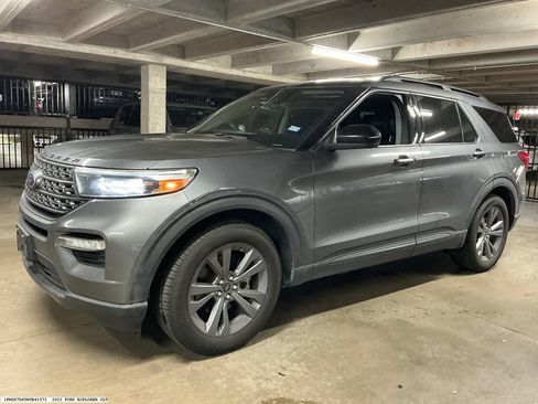 Used 2022 Ford Explorer XLT w/ Equipment Group 202A RWD image 4