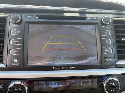Used 2016 Toyota Highlander Limited w/ Driver Technology Package FWD image 24