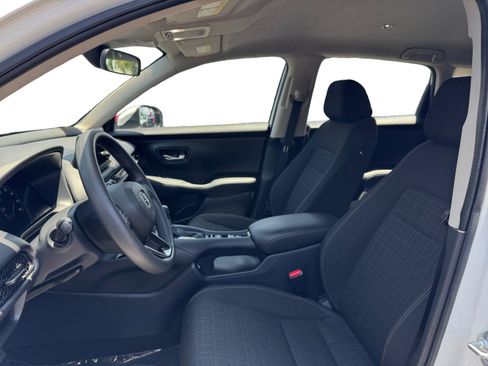 Used 2023 Honda HR-V LX image 9