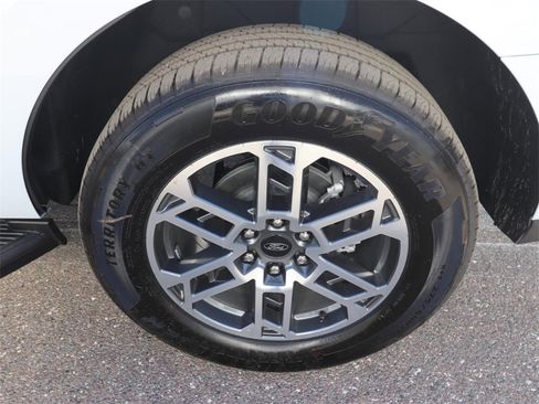 New 2025 Ford Expedition Active image 22