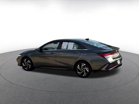 Used 2025 Hyundai Elantra SEL image 10