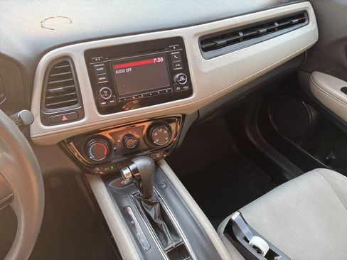 Used 2020 Honda HR-V LX image 11