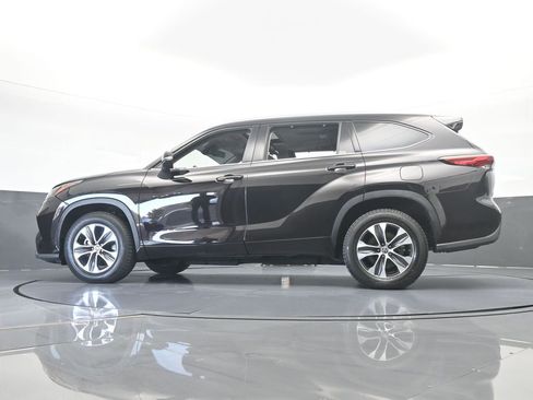 Used 2021 Toyota Highlander XLE image 56
