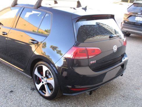 Used 2017 Volkswagen GTI SE FWD image 48