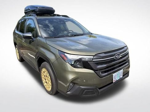 Used 2025 Subaru Forester Premium AWD/4WD image 9