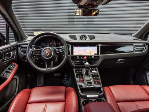 Certified 2026 Porsche Macan AWD/4WD image 11