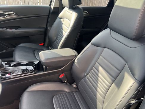 Certified 2023 Kia Sportage SX image 5