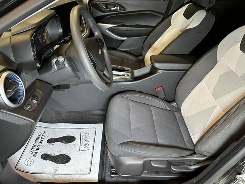 Used 2025 Chevrolet Trax LS w/ LS Convenience Package image 19