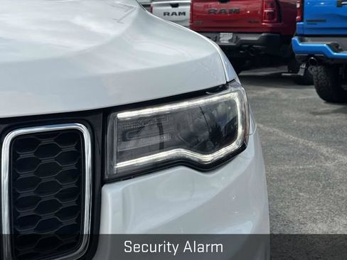 Used 2022 Jeep Grand Cherokee Laredo X AWD/4WD image 9