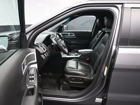 Used 2014 Ford Explorer XLT w/ Equipment Group 202A AWD/4WD image 11