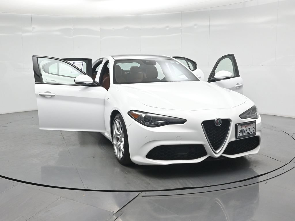 Used 2022 Alfa Romeo Giulia Ti RWD image 29