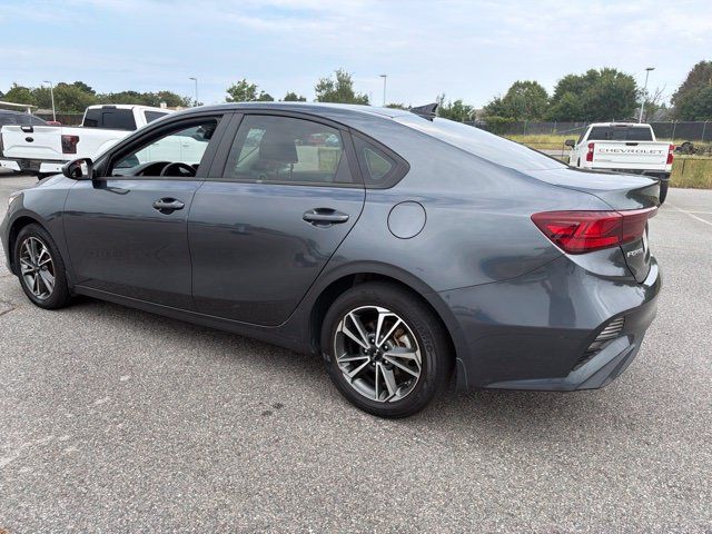 Used 2022 Kia Forte LXS FWD image 4