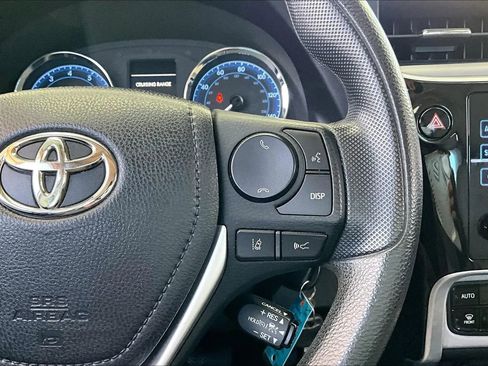 Used 2018 Toyota Corolla LE image 11