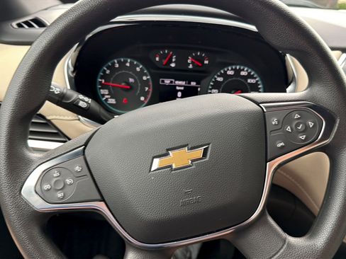 Used 2022 Chevrolet Traverse LS AWD/4WD image 19