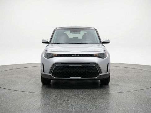 Used 2025 Kia Soul LX w/ LX Technology Package FWD image 2