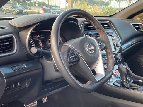 Used 2023 Nissan Maxima SR w/ Sport Mat Group FWD image 9