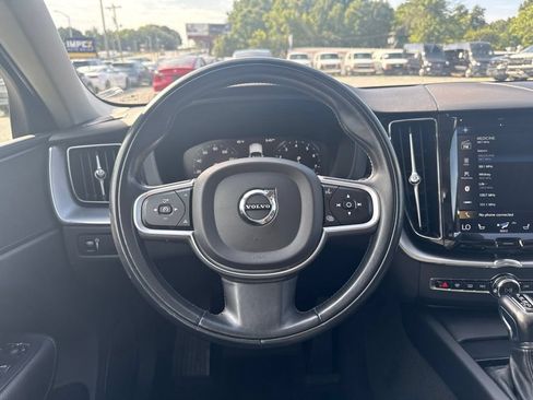 Used 2020 Volvo XC60 T5 Momentum w/ Protection Package Premier AWD/4WD image 9