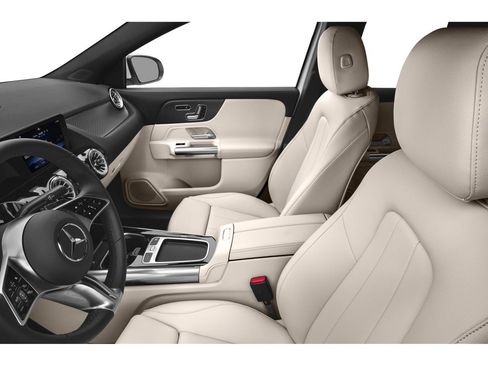 Used 2025 Mercedes-Benz GLA 250 4MATIC image 41