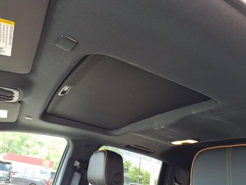 Certified 2024 GMC Canyon AT4 w/ AT4 Premium Package AWD/4WD image 15