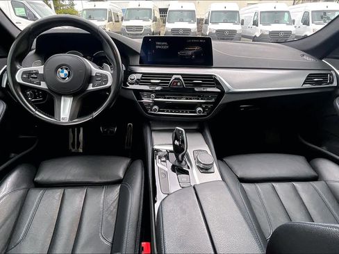 Used 2019 BMW 530e w/ M Sport Package image 15
