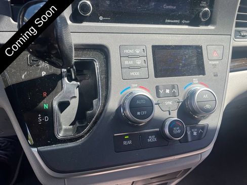 Used 2020 Toyota Sienna XLE FWD image 18