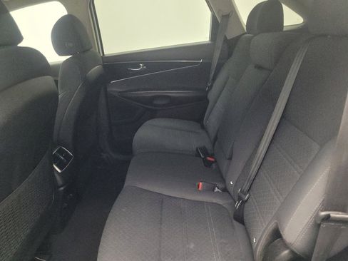 Used 2018 Kia Sorento LX image 18