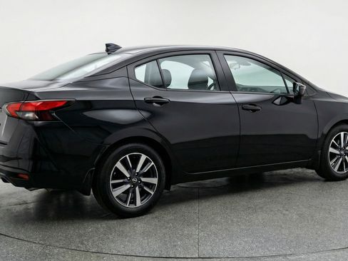 Used 2025 Nissan Versa SV image 9