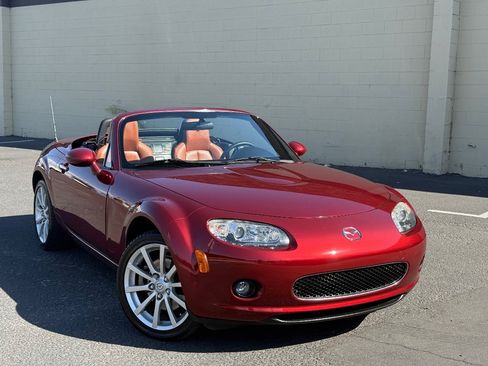 Used 2008 MAZDA MX-5 Miata Grand Touring RWD image 3