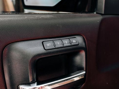 Used 2016 Chevrolet Silverado 1500 LTZ AWD/4WD image 19