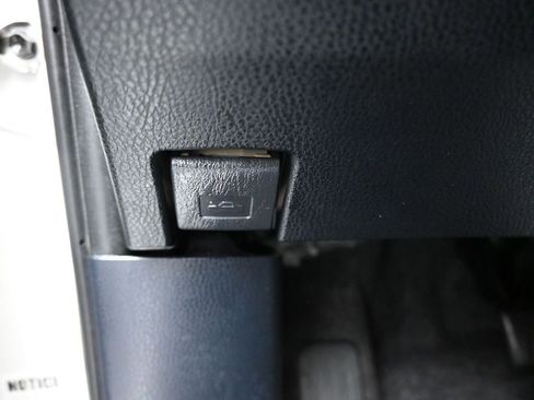 Used 2018 Toyota RAV4 Limited image 28