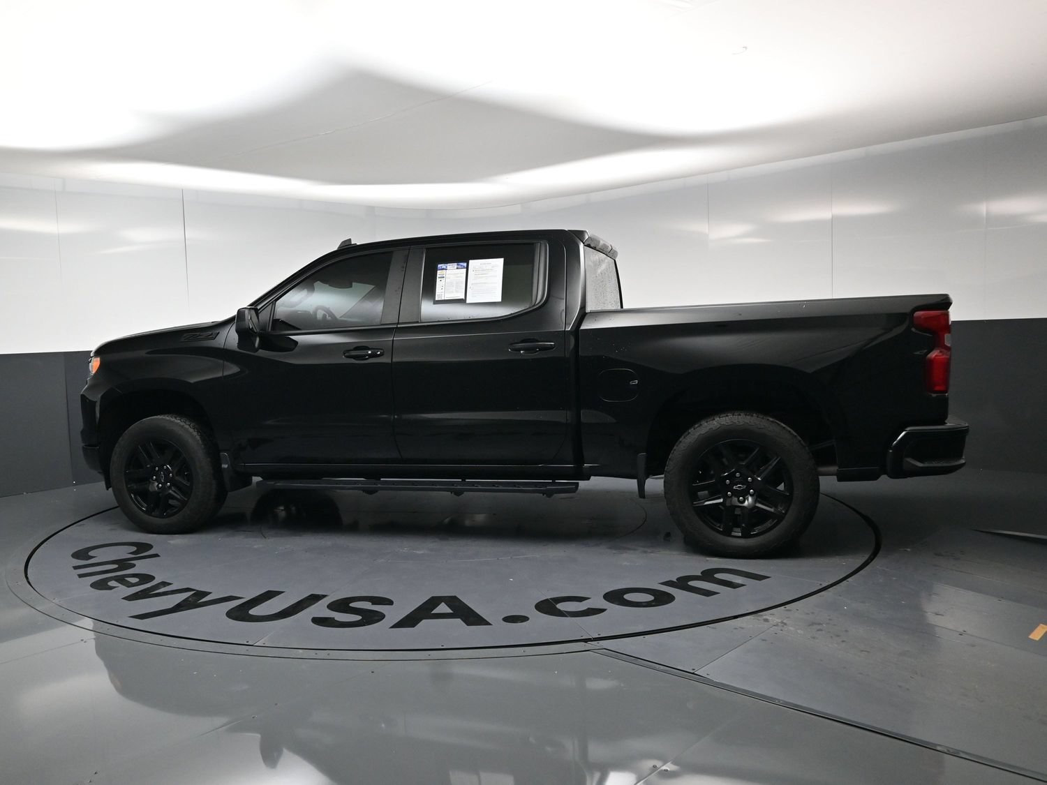 Used 2023 Chevrolet Silverado 1500 RST w/ Z71 Off-Road Package AWD/4WD image 6