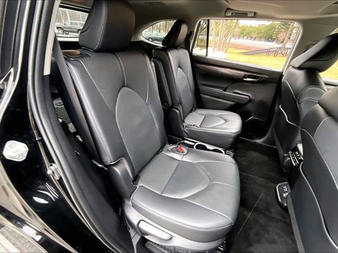 Used 2023 Toyota Highlander Limited image 21