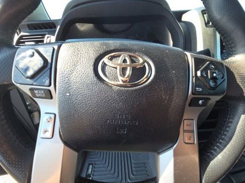 Used 2022 Toyota 4Runner SR5 AWD/4WD image 18