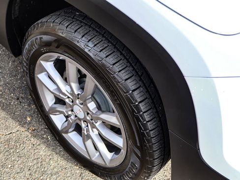 Used 2023 GMC Terrain SLT image 41