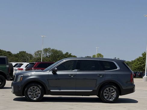 Used 2024 Kia Telluride LX FWD image 3