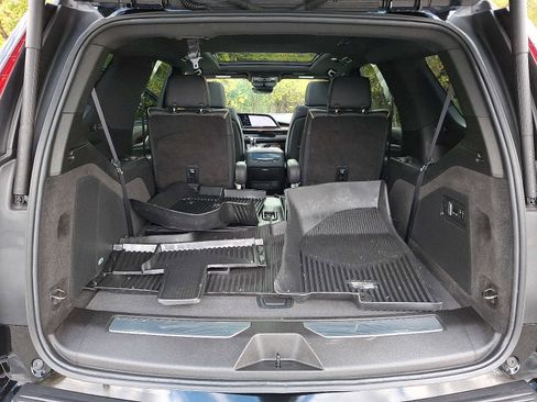 Used 2024 Cadillac Escalade Premium Luxury image 29