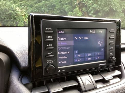 Used 2021 Toyota RAV4 LE AWD/4WD image 12
