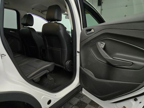 Used 2016 Ford Escape SE w/ SE Chrome Package image 28