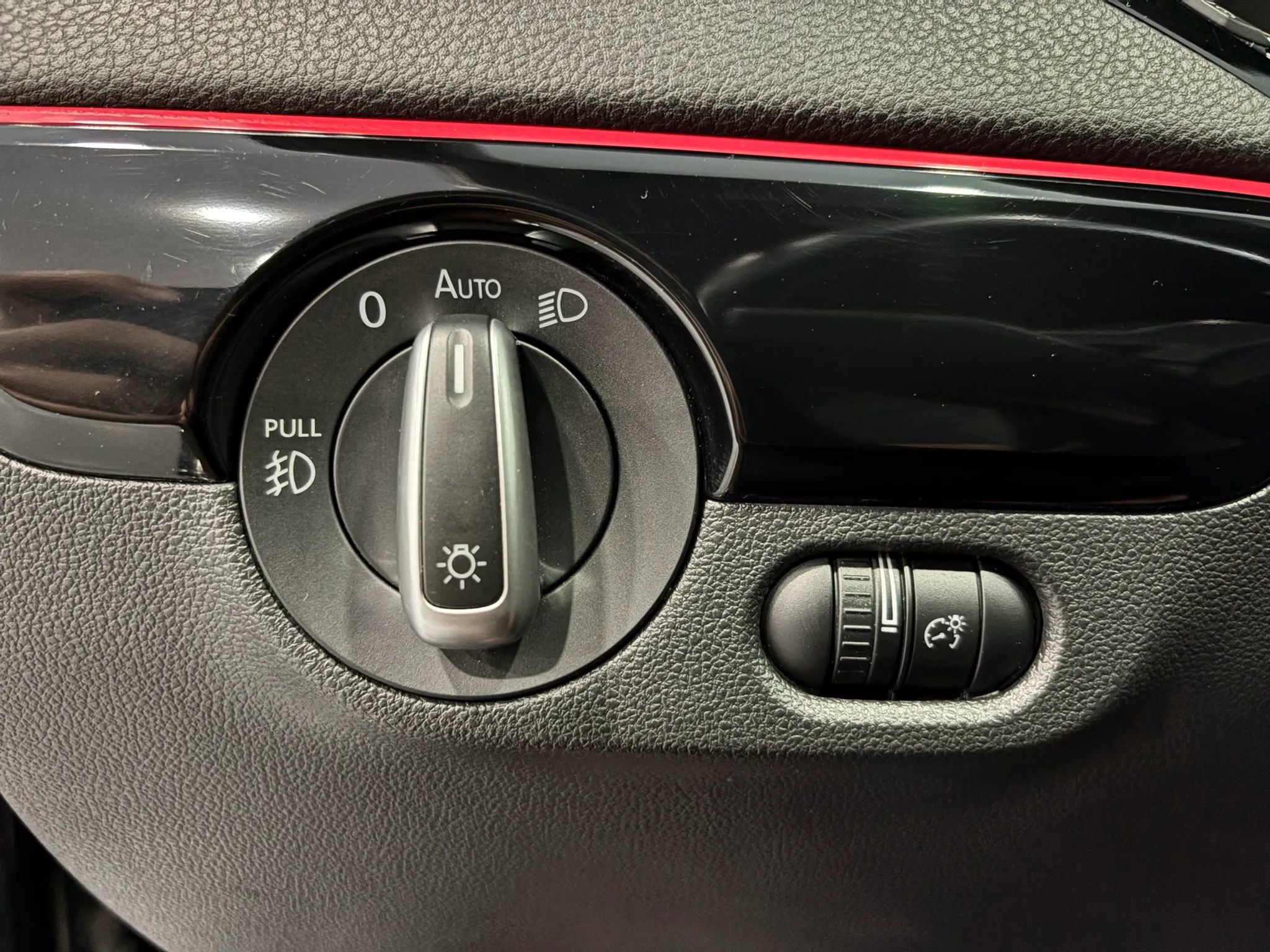 Used 2017 Volkswagen Jetta GLI FWD image 32