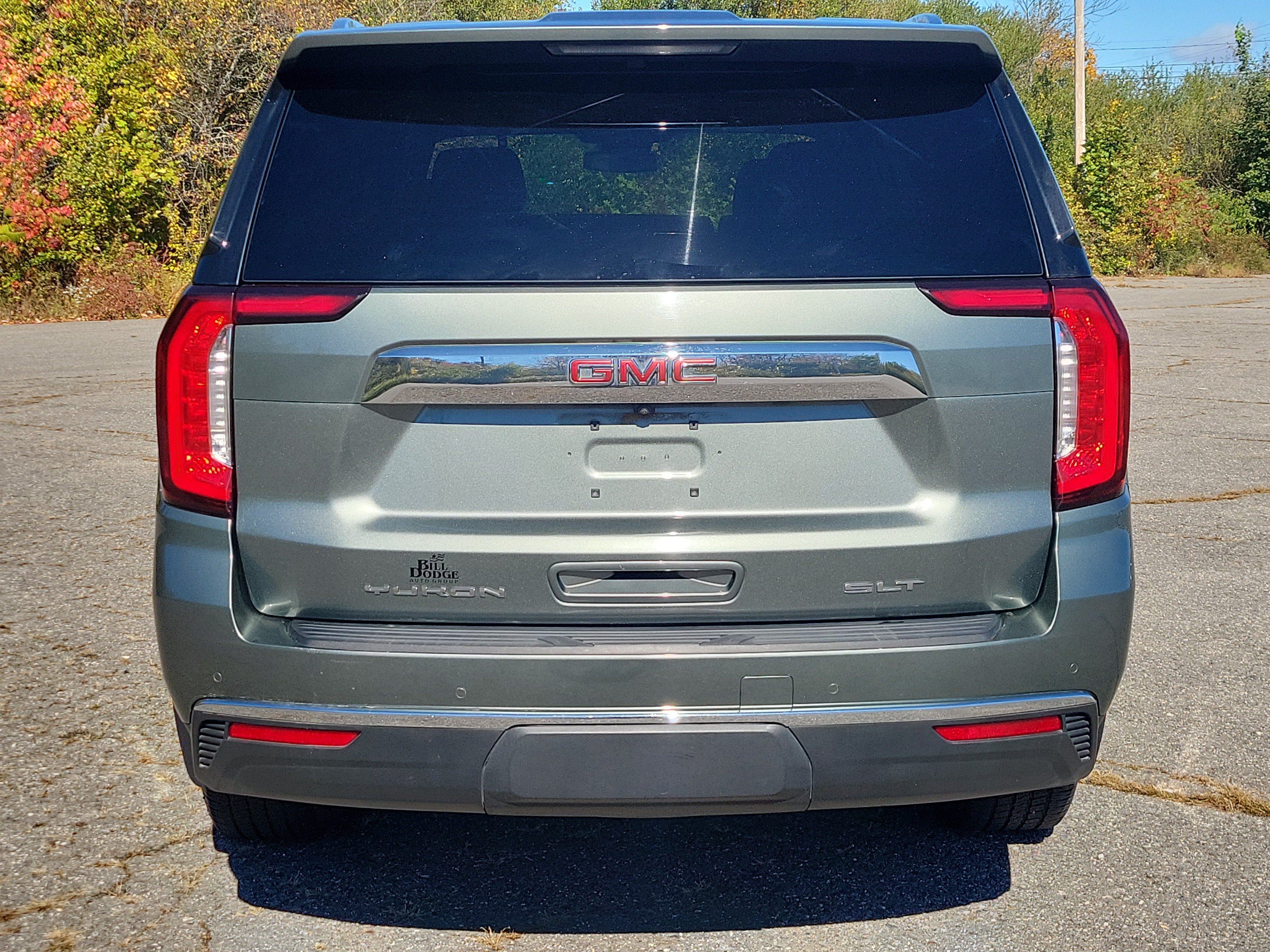 Used 2023 GMC Yukon SLT w/ SLT Premium Package AWD/4WD image 6