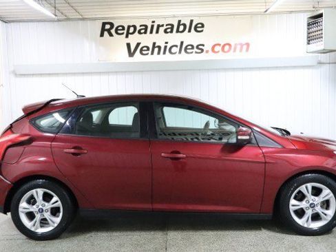 Used 2014 Ford Focus SE w/ SE Winter Package image 4