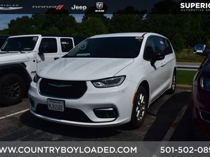 Used 2024 Chrysler Pacifica Touring-L