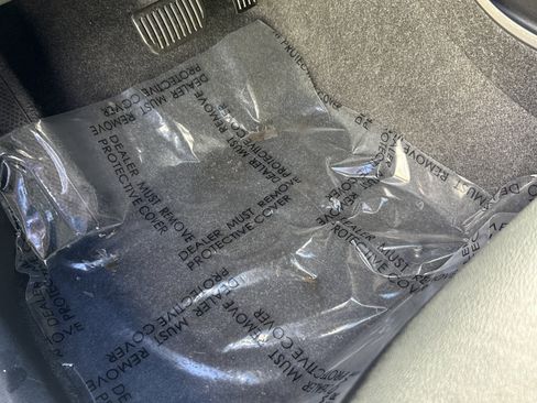 Used 2025 Volvo XC40 B5 Core image 17